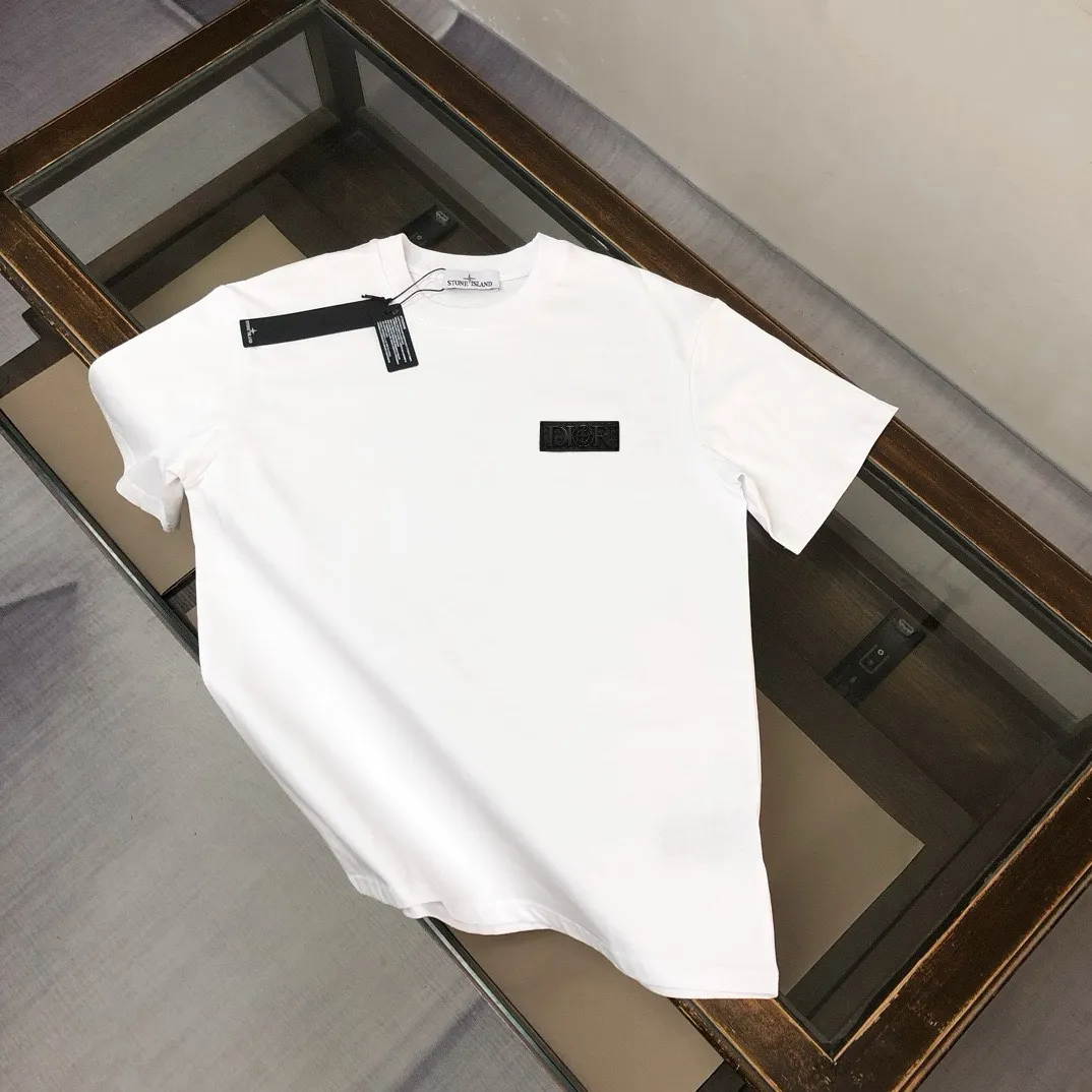 P150 A⭐️Stone Island Latest Couple Style Round Neck Short Sleeve Couple T-shirt ~ Spring and Summer New Product High Quality 🔥🔥Customized Unique Compass Logo Embroidery Logo Embellishment ~ Fashionable and Versatile Trendy Style Customized Imported Fabrics! Comfortable to wear, breathable, fashionable without losing personality, the upper body is casual and casual, handsome and stylish, showing the temperament of a big brand. All three standards are complete! ! Color: Black White Dark Gray Brown Size: SMLXLXXL